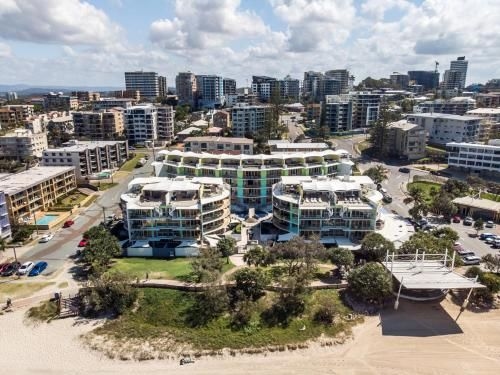 Rolling Surf Resort0