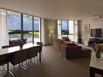 Meriton Waterloo0