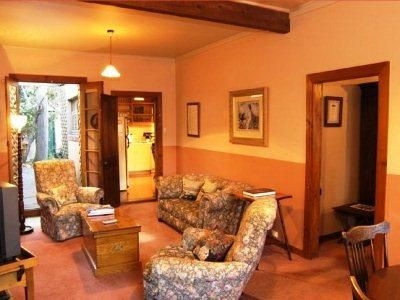 Sussex Cottage0