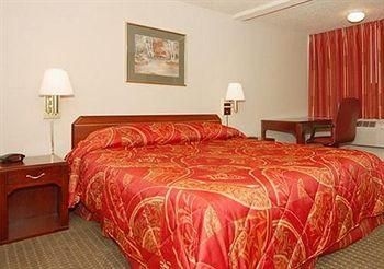 Econo Lodge  Inn & Suites4