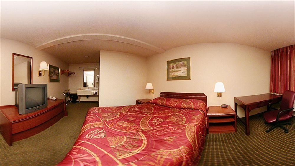 Econo Lodge  Inn & Suites1