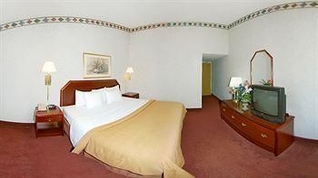 Quality Inn & Suites Bloomington West4