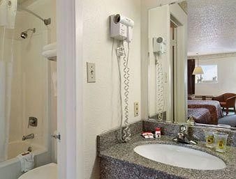 Super 8 Pleasanton4