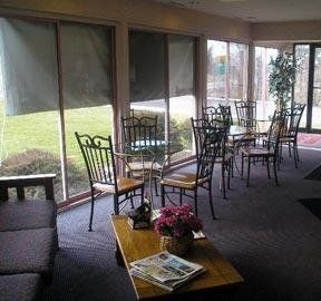 Econo Lodge South2