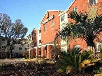 Crestwood Suites Austin3