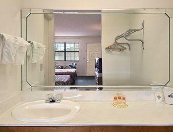 Days Inn-madison3