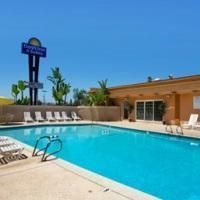Days Inn & Suites4