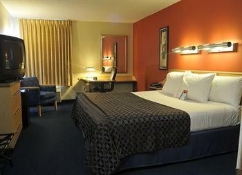 Red Roof Inn Saugus2