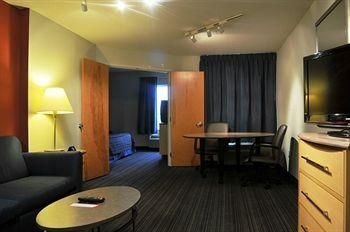 Red Roof Inn Saugus3