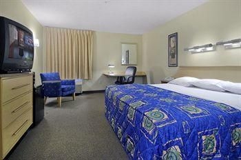 Red Roof Inn Saugus4