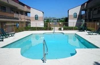 Quality Inn & Suites West4