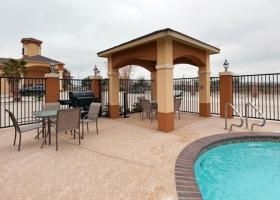 Econo Lodge  Inn & Suites3