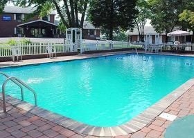 Rodeway Inn Skytop3