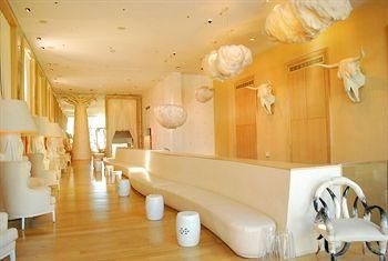 Hotel Theodore1