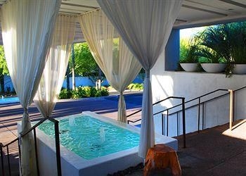 Hotel Theodore0