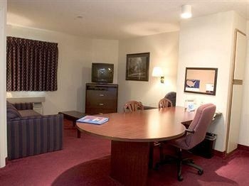 Candlewood Suites Boston-braintree3