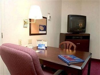Candlewood Suites Boston-braintree1