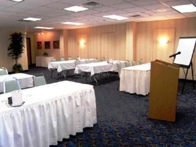 Ramada Waupaca1