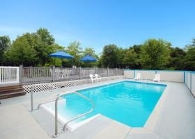 Econo Lodge  Inn & Suites3