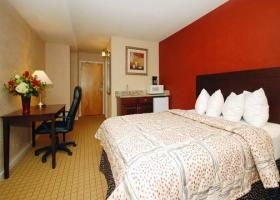 Econo Lodge  Inn & Suites4