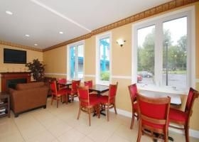 Econo Lodge  Inn & Suites1