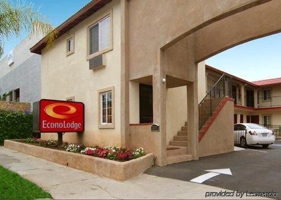 Econo Lodge Long Beach hotel near the Long Beach Convention & Entertainment Cent0