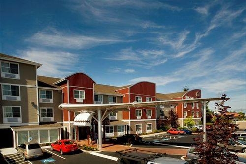 Best Western Plus Navigator Inn and Suites3