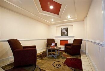 Econo Lodge Oyster Point1