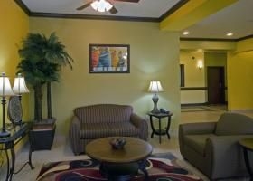 Comfort Inn & Suites4