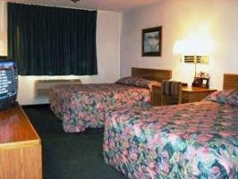Econo Lodge & Suites0