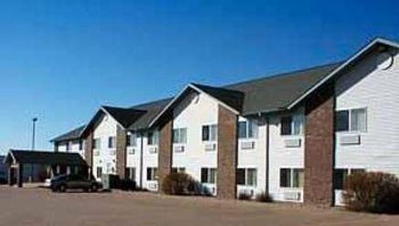 Econo Lodge & Suites2