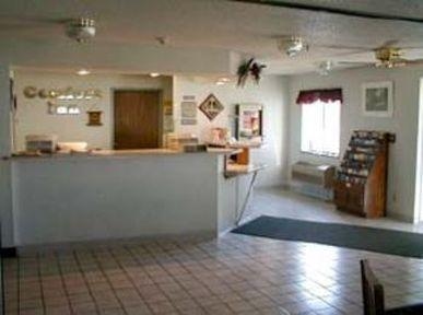 Econo Lodge & Suites3