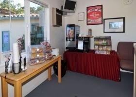 Econo Lodge Inn & Suites4