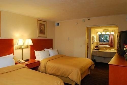 Clarion Inn & Fundome College Park3