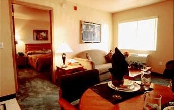 Emerald Suites Hotel2