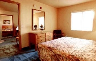 Emerald Suites Hotel3