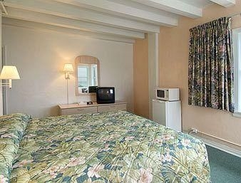 Days Inn and Suites Miami/North Beach Oceanfront0