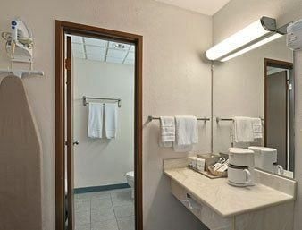 Howard Johnson Lawrence, Ks3