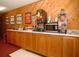 Econo Lodge  Inn & Suites4