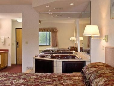 Days Inn & Suites Indianapolis, Castleton2
