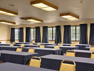 Days Inn & Suites Indianapolis, Castleton3