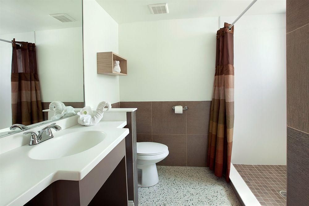 Outrigger Beach Resort2