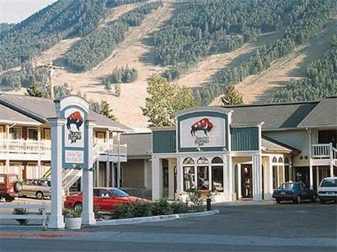 Painted Buffalo Inn0