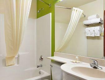 Microtel Inn and Suites Airport North San Antonio TX0
