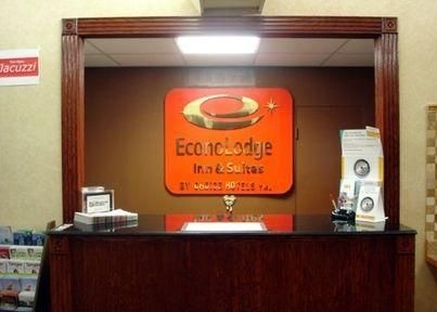 Econo Lodge  Inn & Suites1