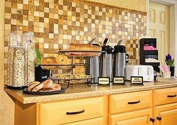 Econo Lodge  Inn & Suites2