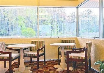 Econo Lodge  Inn & Suites3
