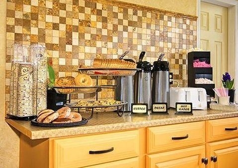 Econo Lodge  Inn & Suites4
