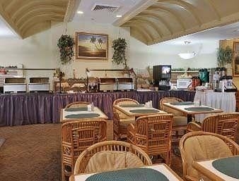 Ramada Inn Airport/Cruiseport2