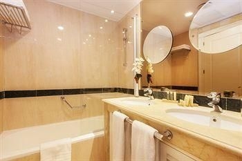 Apartamentos Guadalpin Suites2
